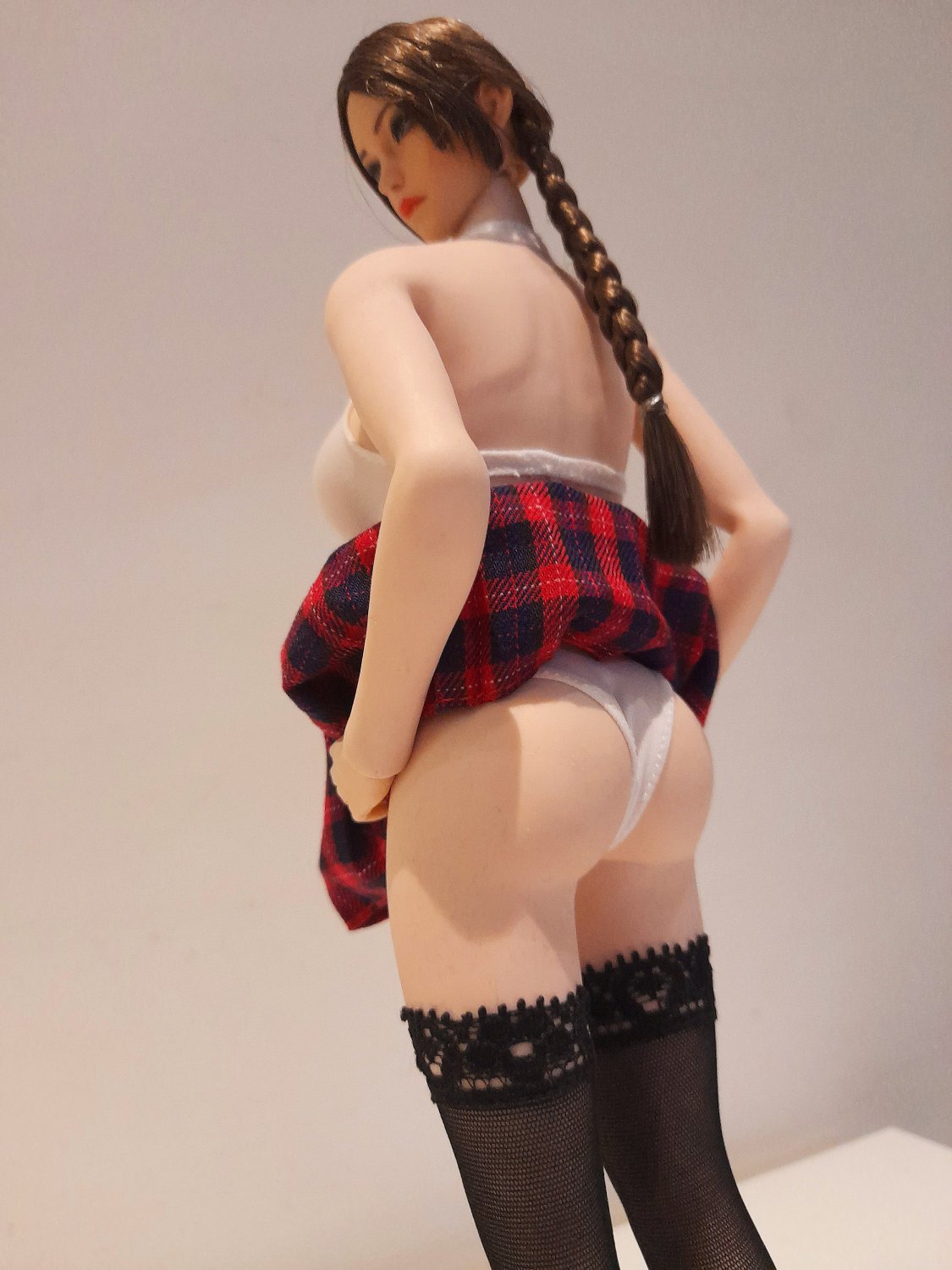 Synthia - Red Skirt Gallery (doll) #kXtwzoU9