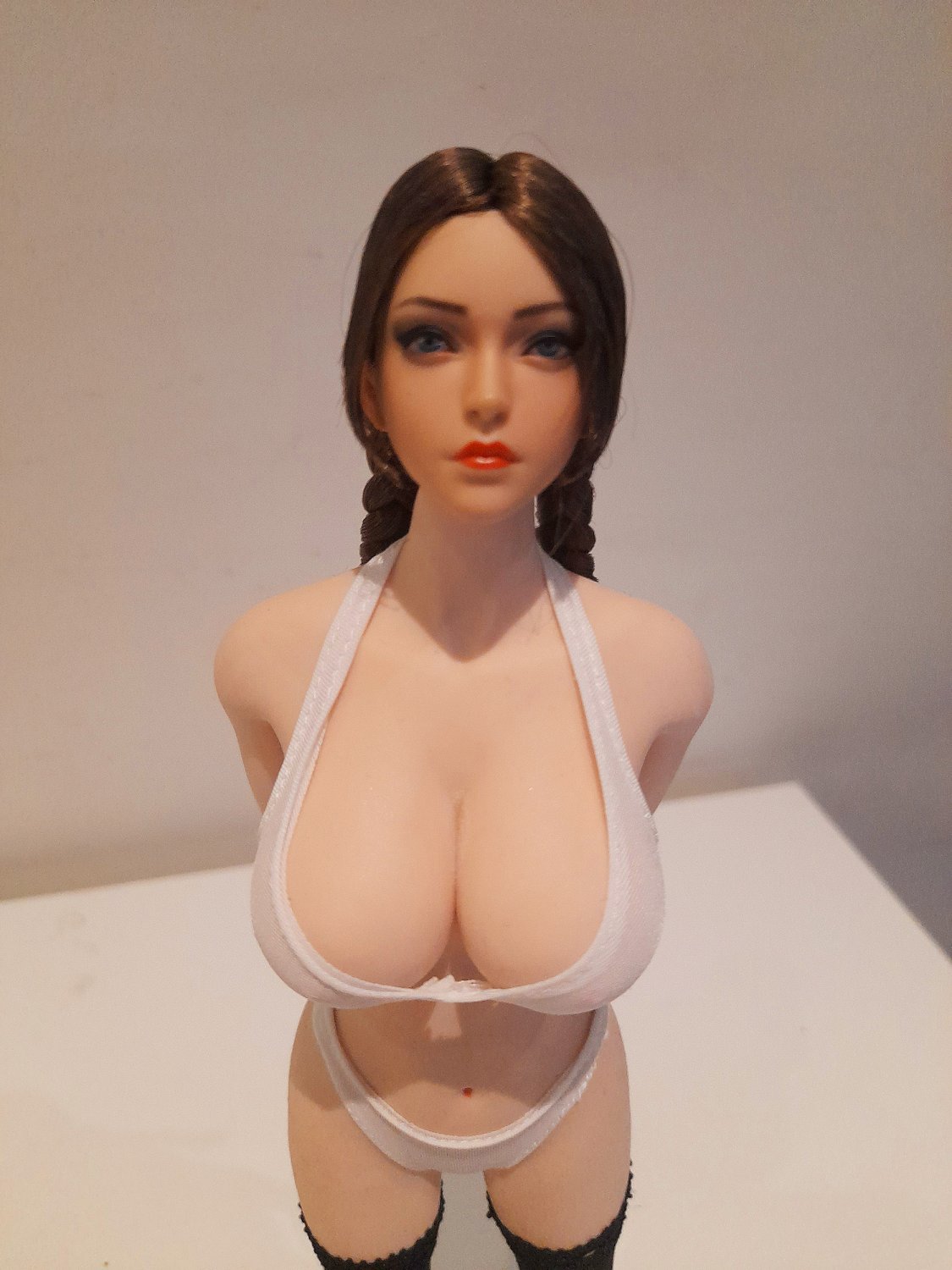 Synthia - Red Skirt Gallery (doll) #nsANCVUr