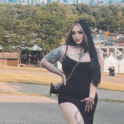 Thick Goth Girl - Porn Photos & Videos - EroMe