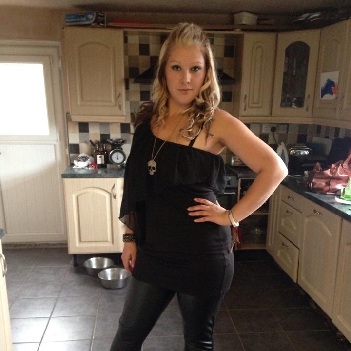 Busty blonde submitted #JqHn73qc