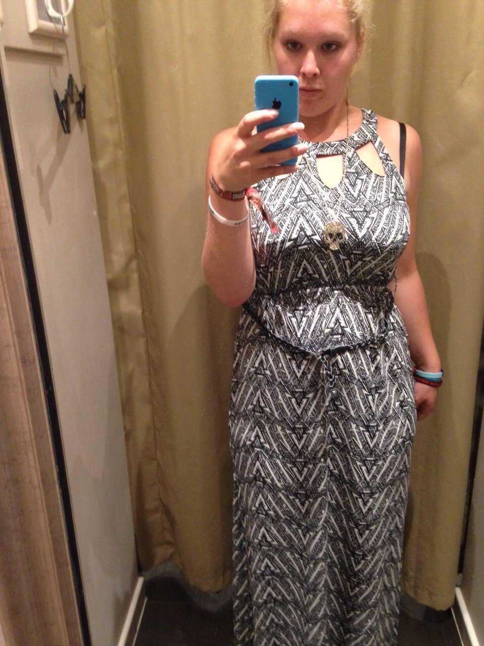 Busty blonde submitted #okD23PEO