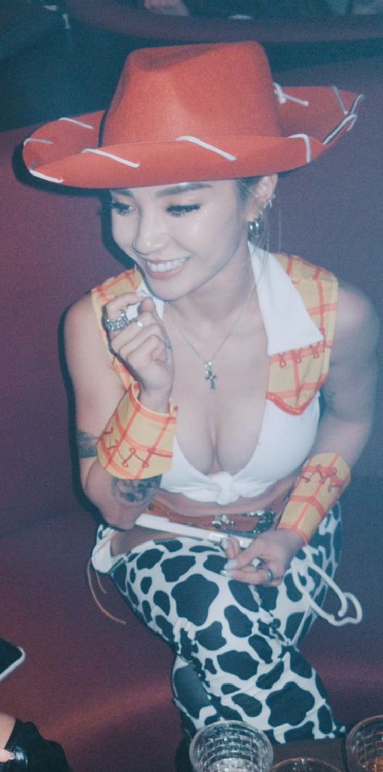 πΈπ¬ SG MILF N@om1 Ne0 Halloween #Kaz82WGZ