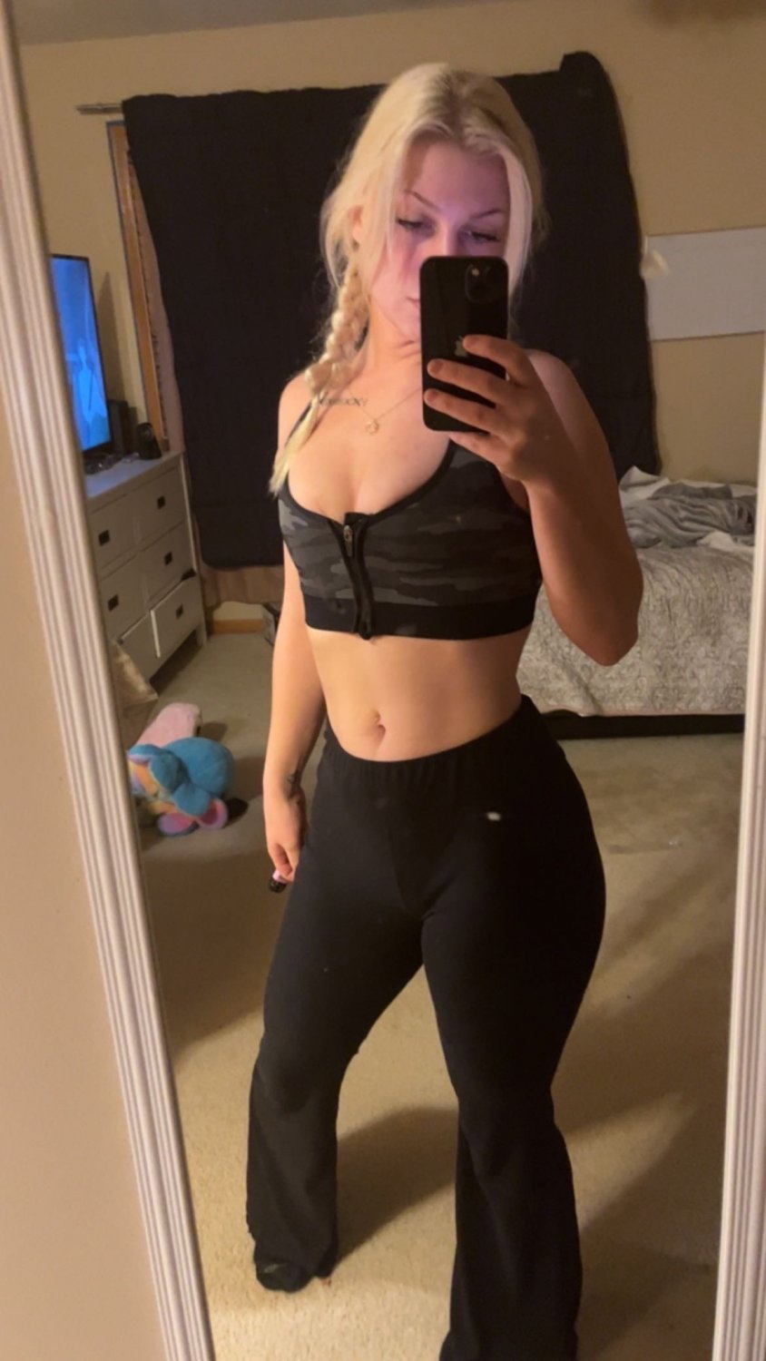 BLONDE GOTH PAWG MILF SNAPCHAT SLUT MARGARET TWERKING CAUGHT SPREADING PUSSY & ASSHOLE DILDO SOLO #Sk4Lh99x