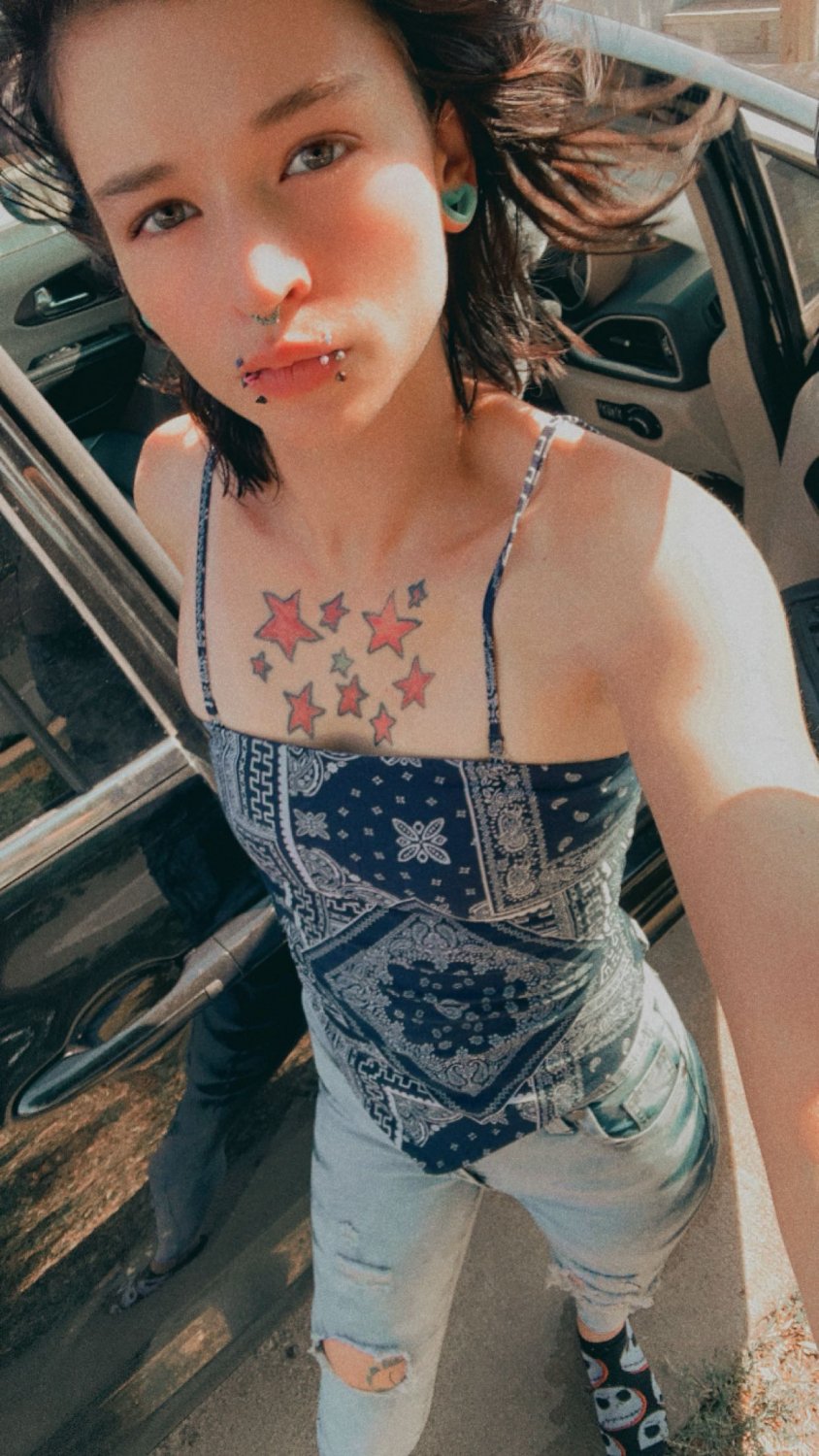 Me or alina rose? #ztHPvtO2